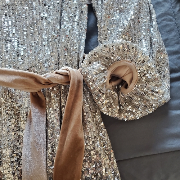 Gold sequence dress - Picture 6 of 9